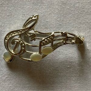 Musical note brooch pin